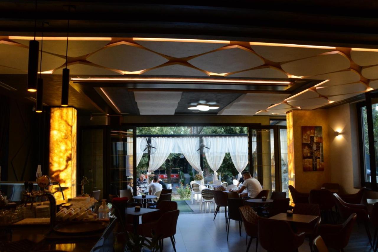 Royal Hotel Peshkopi Albania Esterno foto