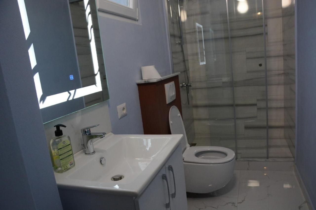 Royal Hotel Peshkopi Albania Esterno foto