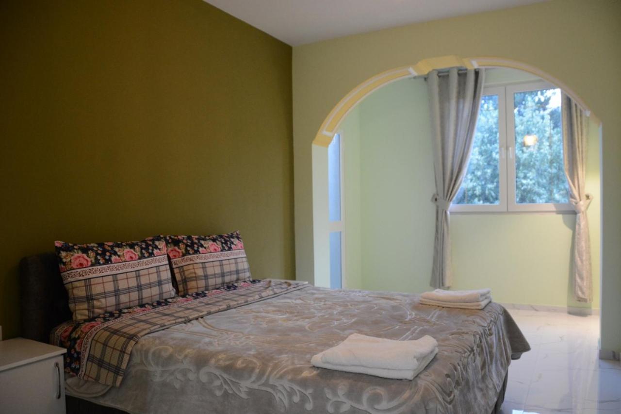 Royal Hotel Peshkopi Albania Esterno foto